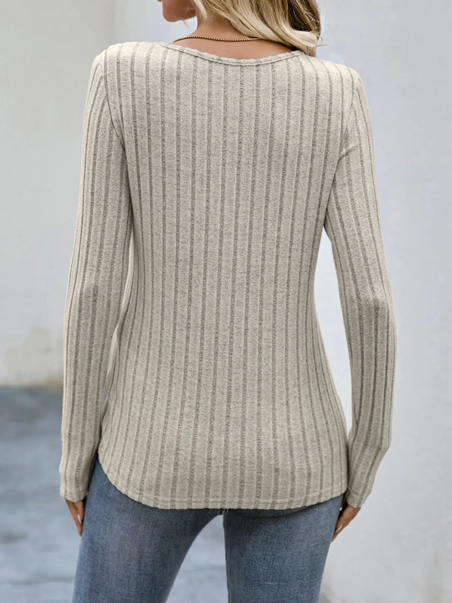 Laura™ – Geripptes Top mit Knopfdetails