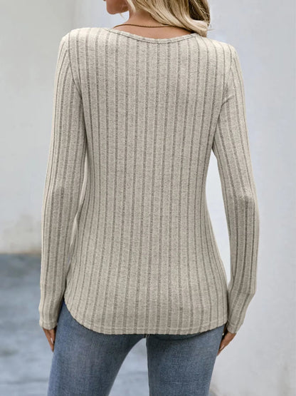 Laura™ – Geripptes Top mit Knopfdetails